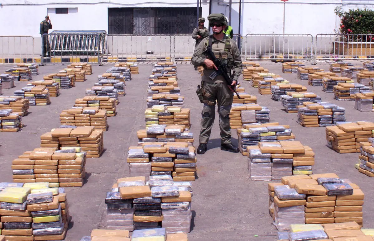 Kolumbiában egy kábítószerkartell fegyveresei településeket vettek blokád alá
