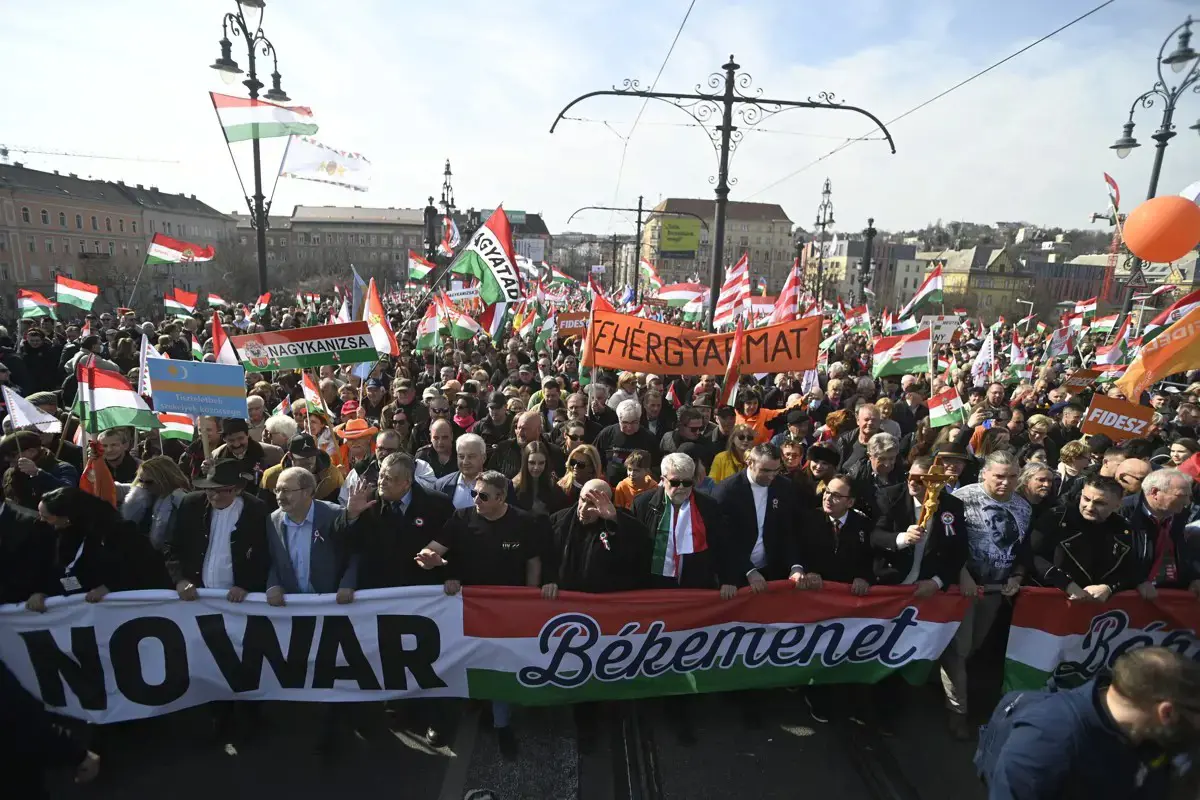 A Jobbik szerint kifejezetten gyomorforgató és pofátlan, hogy Bayer Zsolt békemenetet szervez a pápalátogatásra