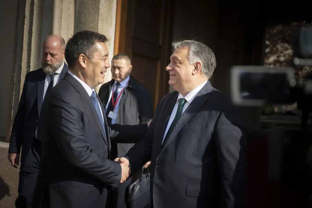 Orbán Viktor a kirgiz elnökkel tárgyalt a Karmelitában, a jó politikai kapcsolatot méltatta