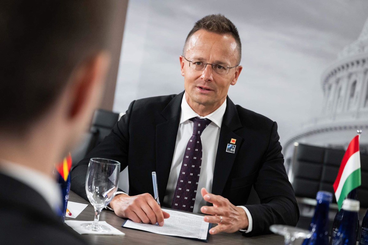 Szijjártó szerint "hatalmas tragédia" lenne a NATO Kína-ellenes blokká válása