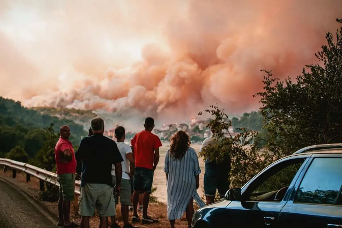 Óriási tüzek pusztítanak Horvátországban, 3300 hektáros területet érintenek a lángok