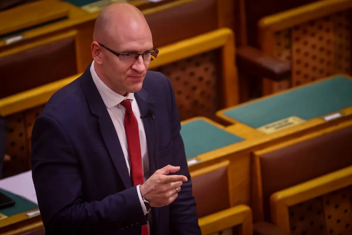 Z. Kárpát Dániel Répássy Róbertnek devizás ügyben: „A bankárok is ugyanezt mondták volna, mint Ön”