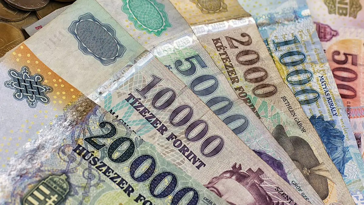 Hajmeresztő, mit tett hétfő reggel a forint!