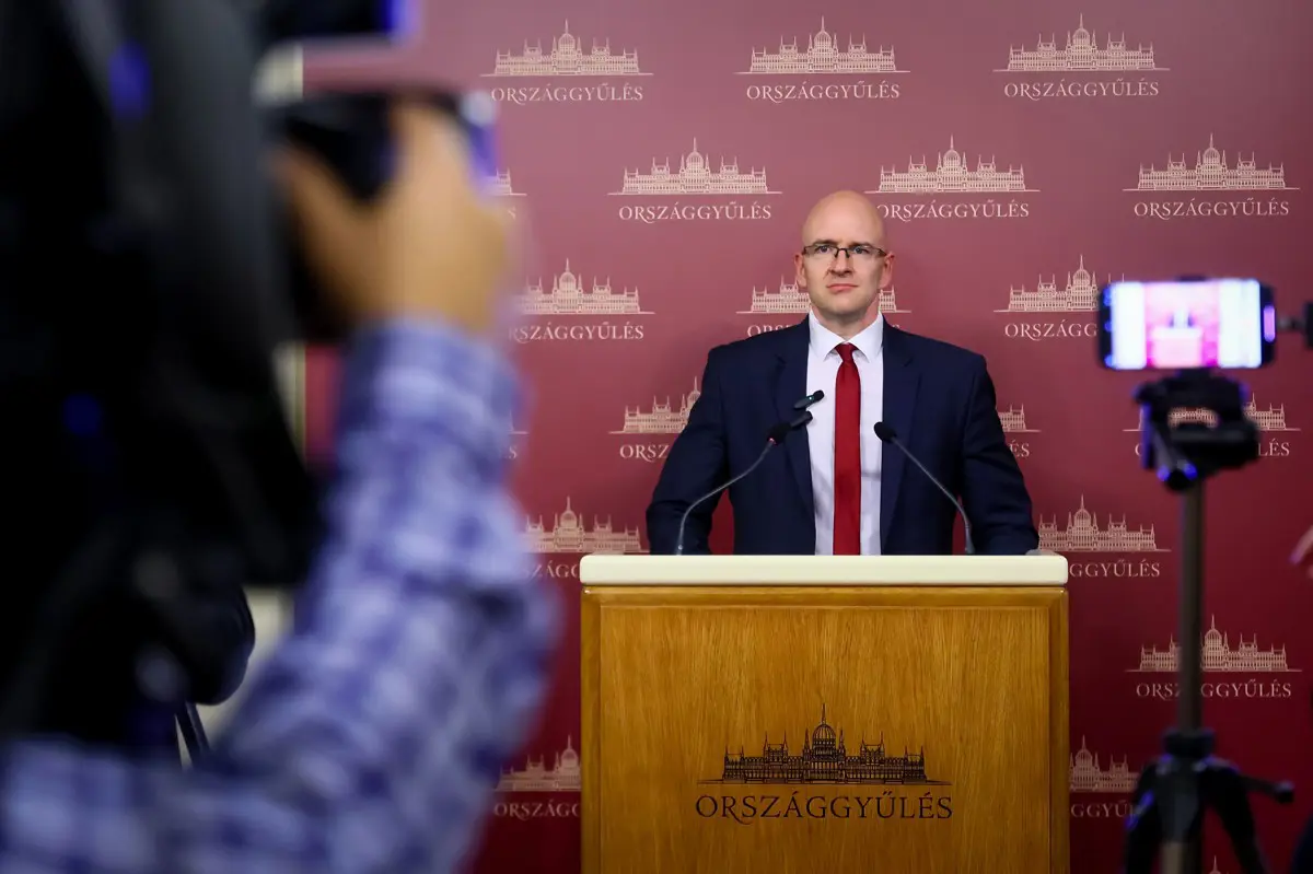 A Jobbik az NVB-döntés után sem engedi el a devizahitelesek kezét