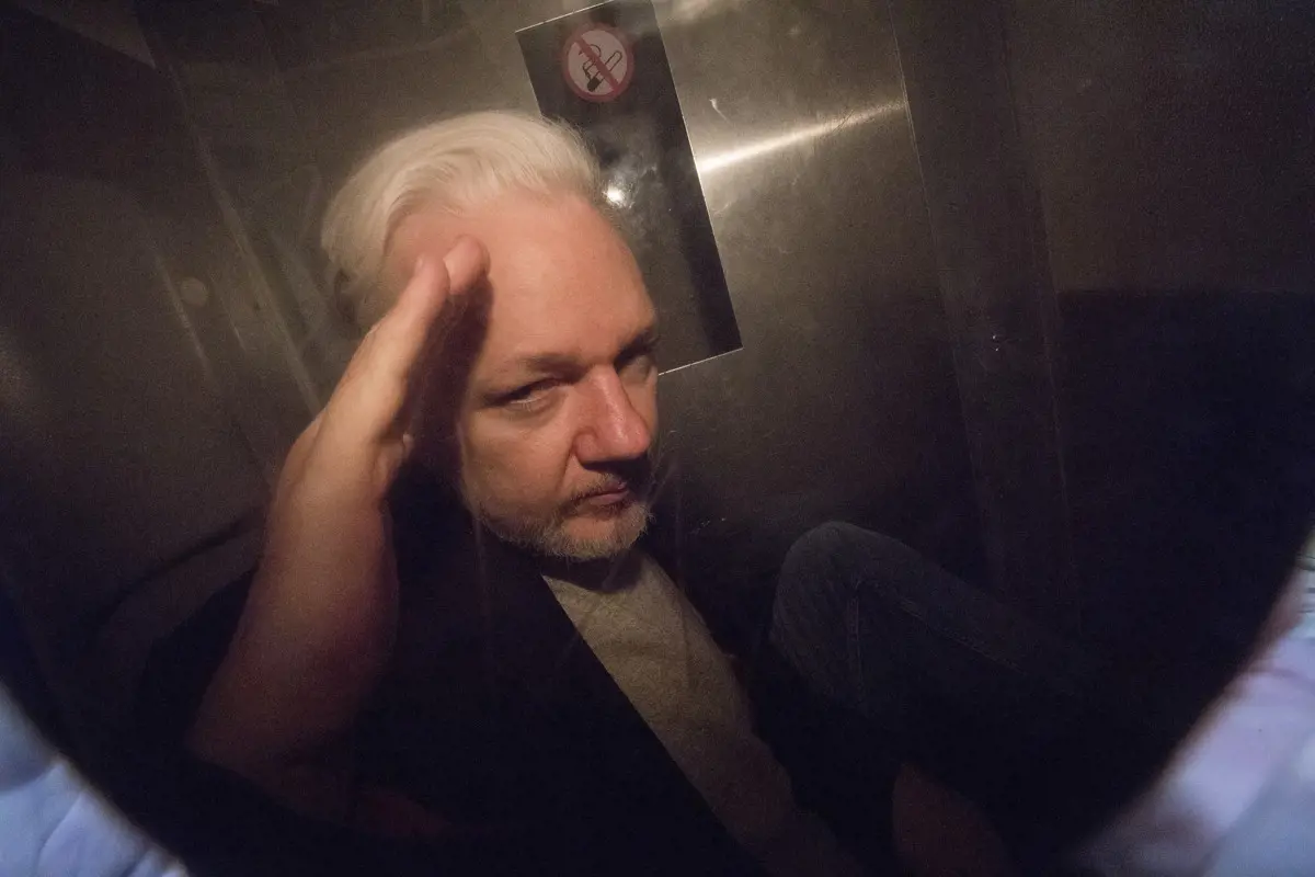 Kiadják a WikiLeaks alapítóját, Julian Assange-t az Egyesült Államoknak