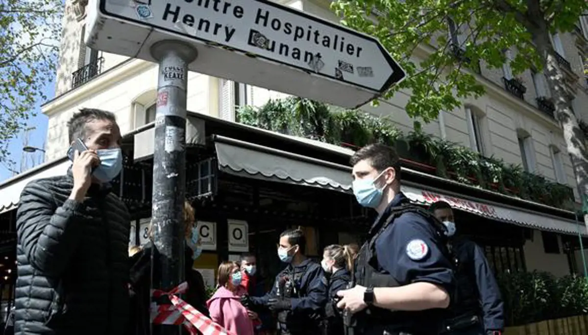 Lövöldözés volt egy párizsi oltópontnál, egy ember meghalt