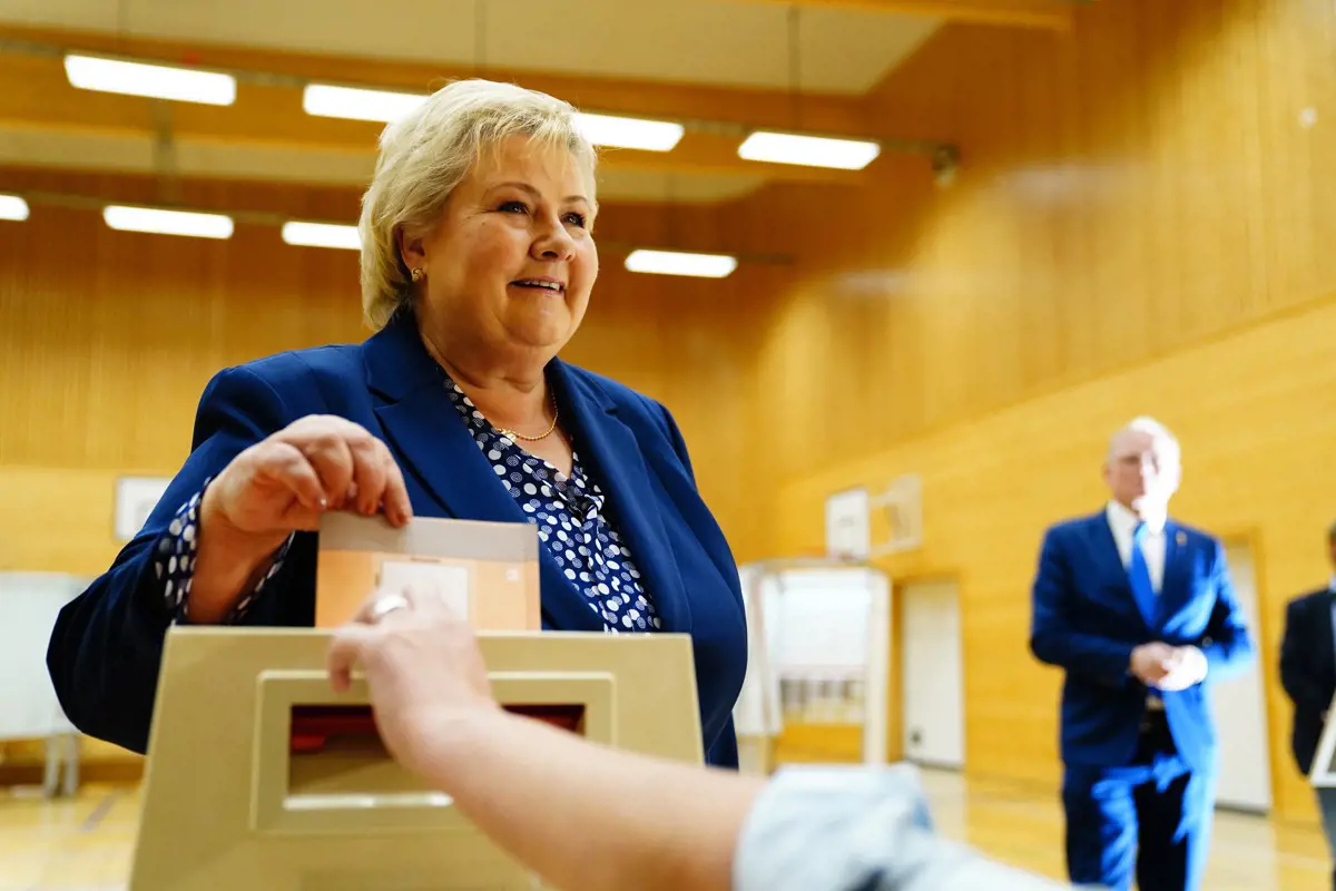 Norvégiában 8 év után a balközép ellenzék nyerte a választásokat