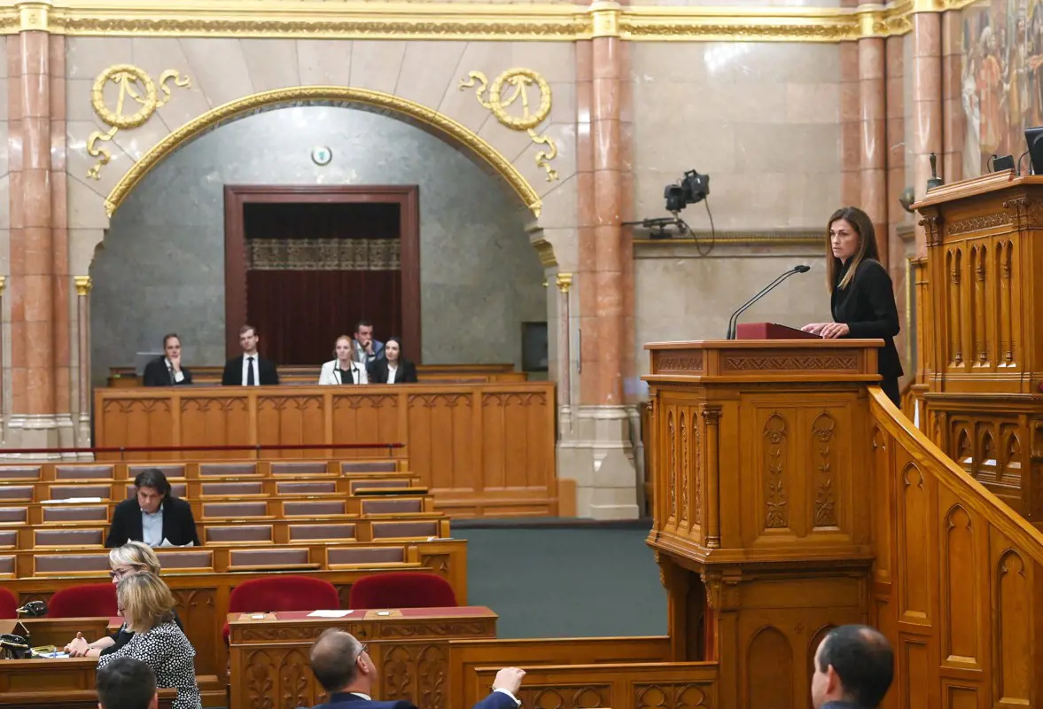 Parlamenti vita az Orbán-kormány uniónak tett vállalásairól: a Jobbik támogatni fogja a javaslatot