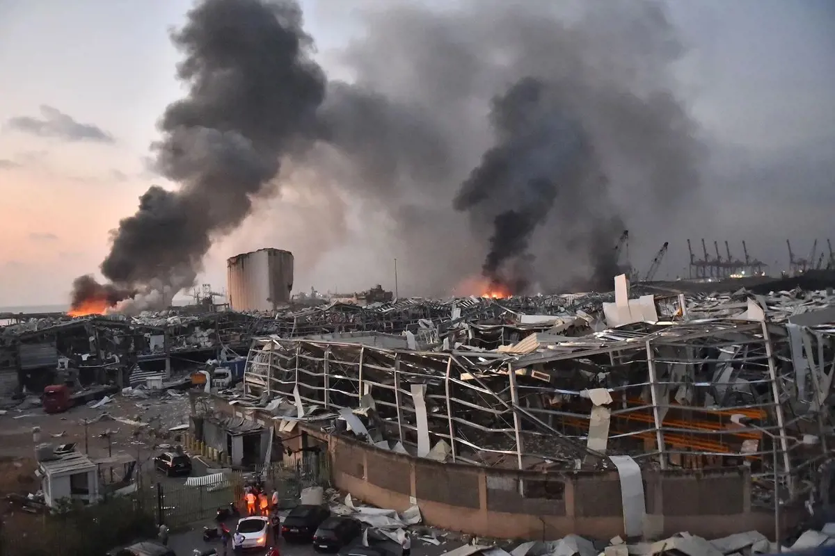 Már több mint száz áldozata van a bejrúti robbanásnak