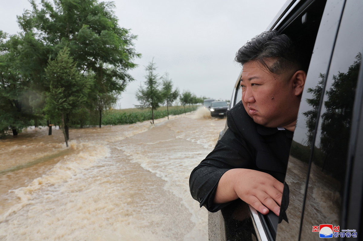 A szankciók ellenére új luxusterepjárója lehet Kim Dzsongunnak