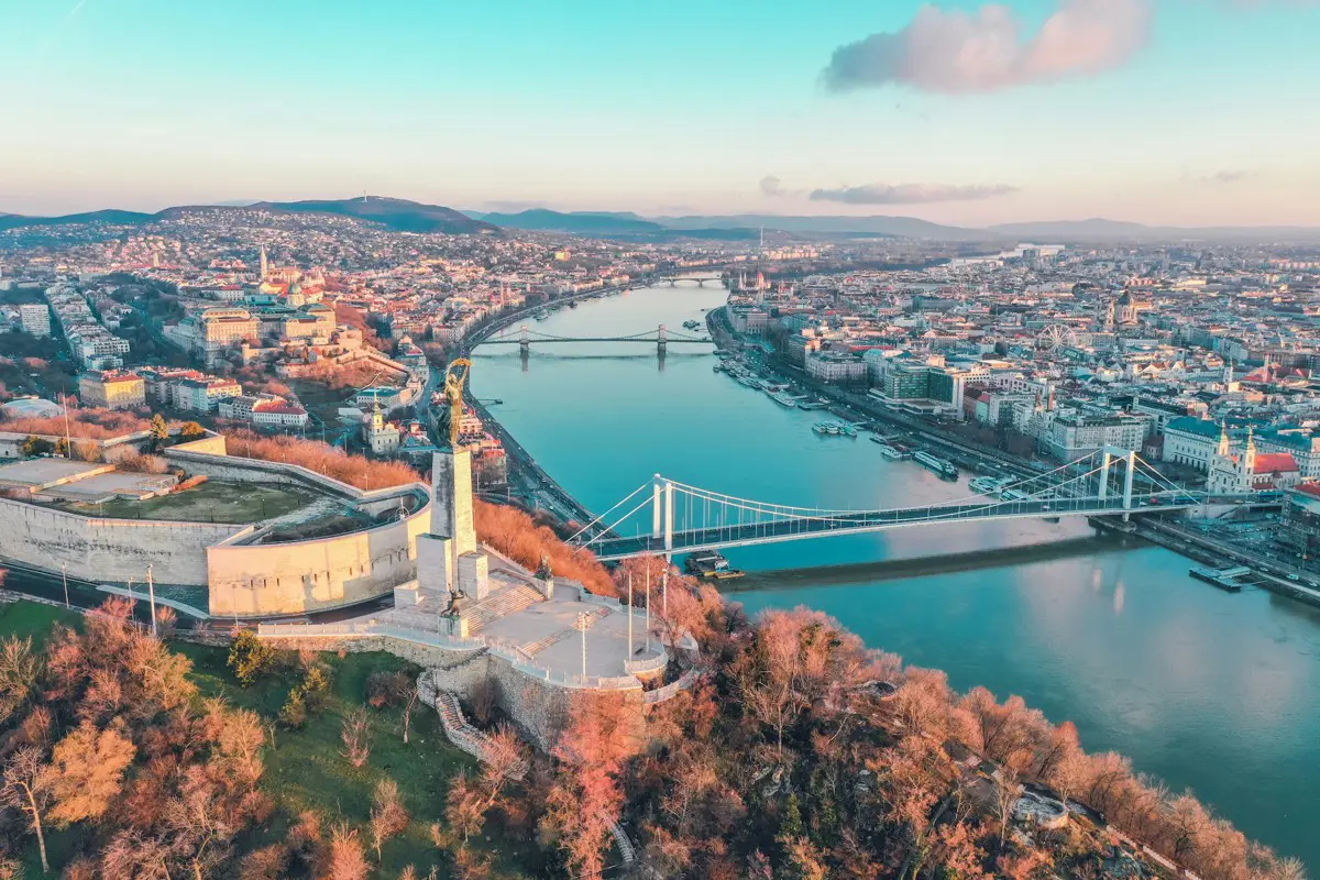 Brenner Koloman: Orbán Viktor és Karácsony Gergely ugyanúgy semmibe veszi a budapestiek akaratát