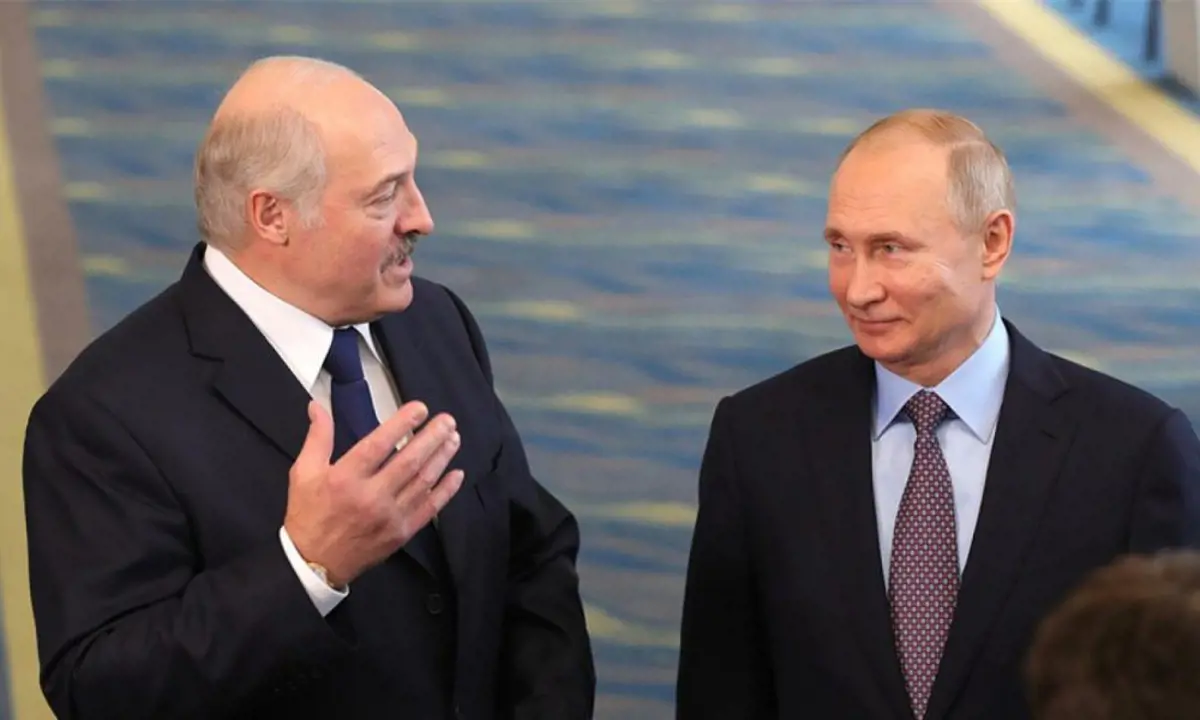 Lukasenka a bajban kész a "hátát Putyin hátának vetve viszonozni a tüzet"