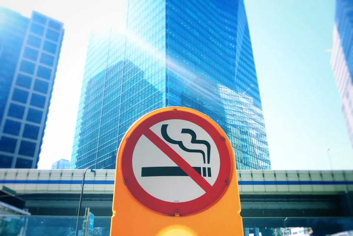 Komoly szigorítások léptek életbe Milánóban: betiltották a dohányzást bizonyos köztereken