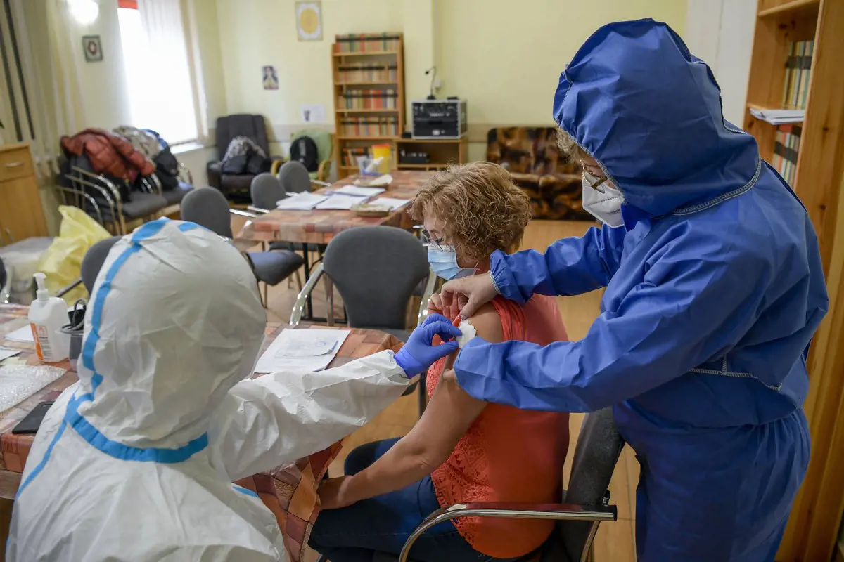 Több mint háromszáz áldozatot követelt egy nap alatt a koronavírus-járvány hazánkban