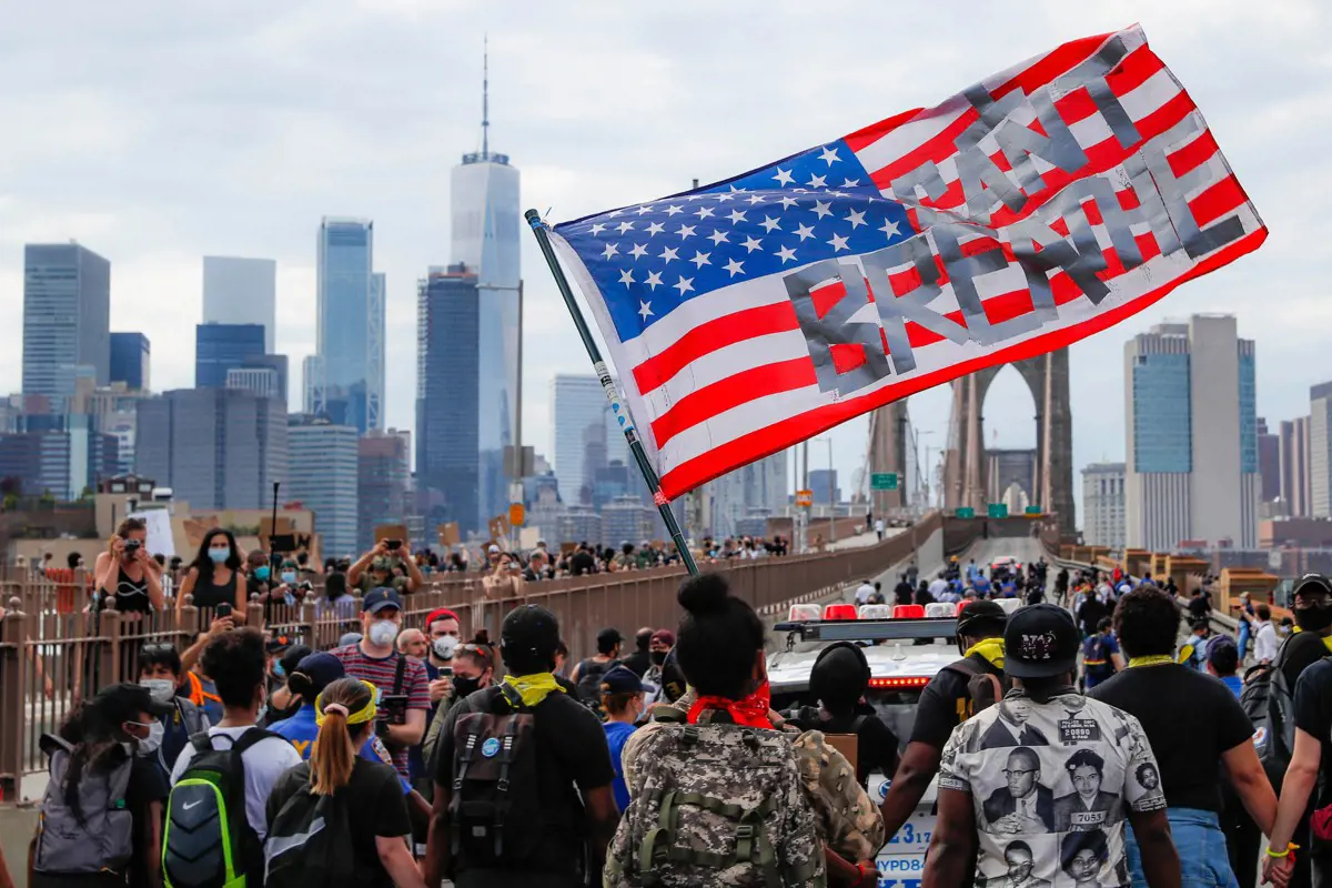 New Yorkban feloszlatják a rendőrség civilruhásokból álló bűnügyi csoportját