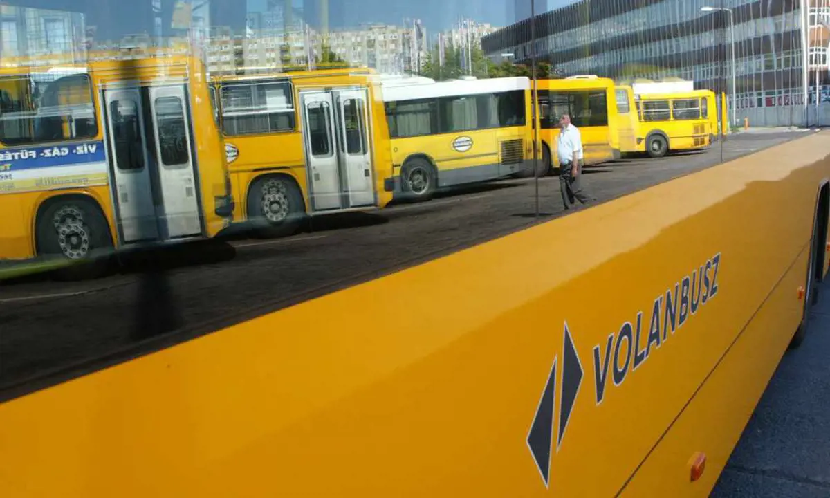 Volánbusz: az állomásokon is ellenőrzik a maszkviselési kötelezettség betartását