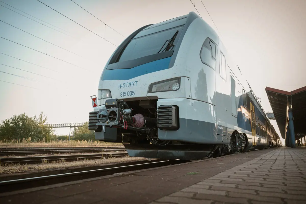 Megváltozik a vonatok, a Volán-buszok és a HÉV-ek közlekedés rendje a hosszú hétvégén