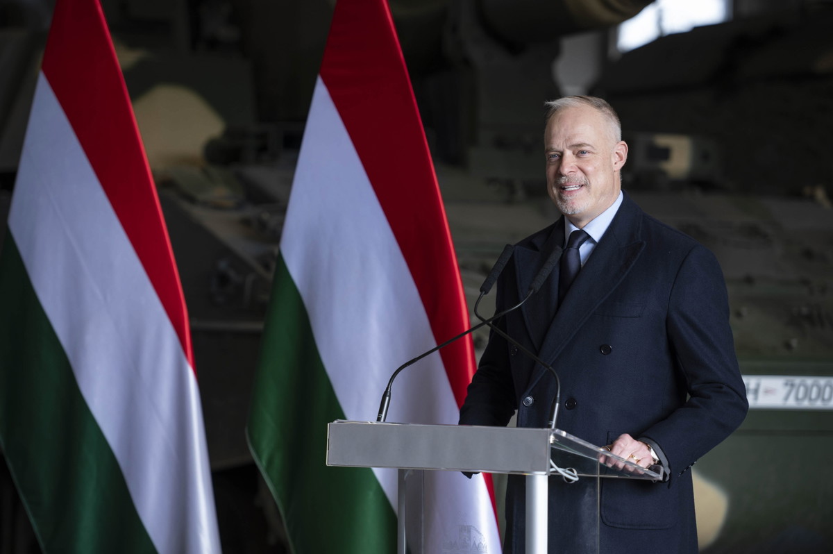 Szalay-Bobrovniczky szerint 500-nál is több fiatal jelentkezett a tatai tüzérekhez