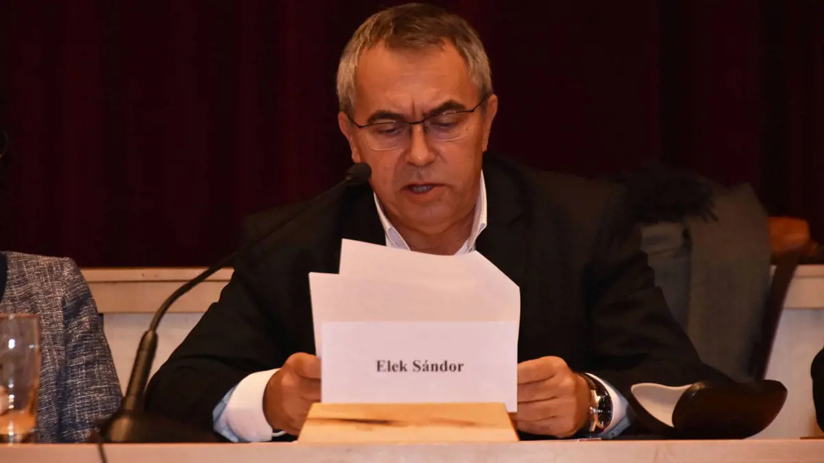 Törökbálint polgármestere vehemensen védi a Fidesszel szavazó MSZP-s képviselőt