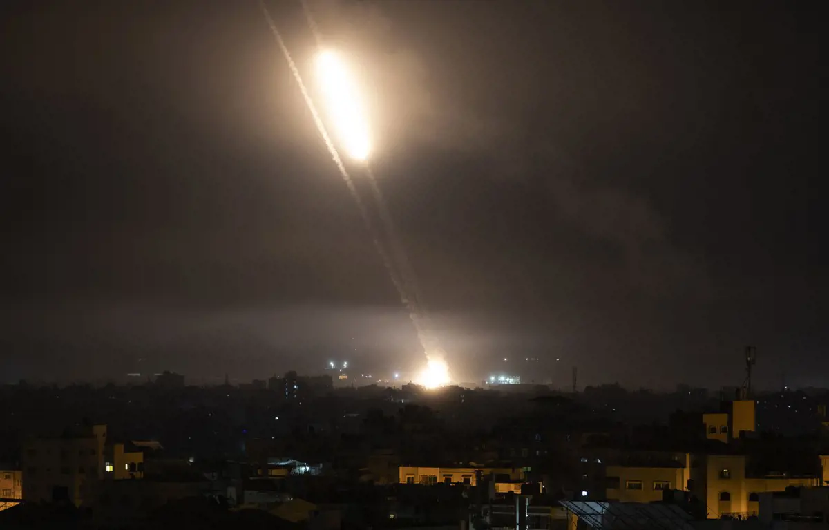 Izrael légicsapásokat hajtott végre a Gázai övezetben