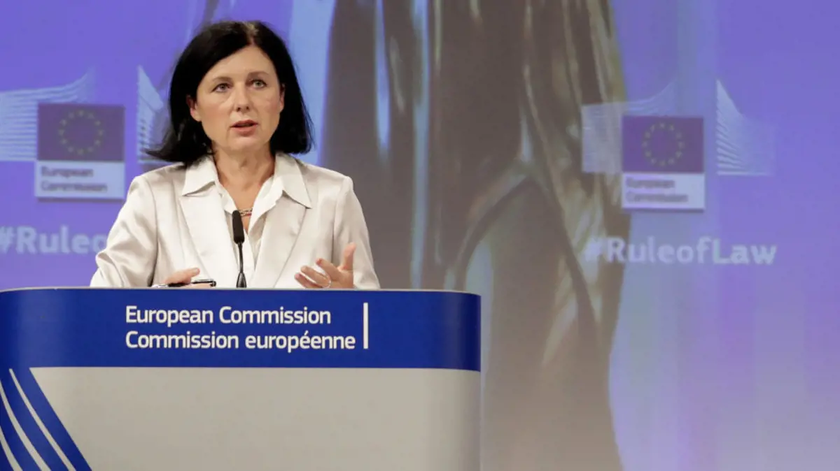 Vera Jourová továbbra is úgy véli, a magyar demokrácia beteg