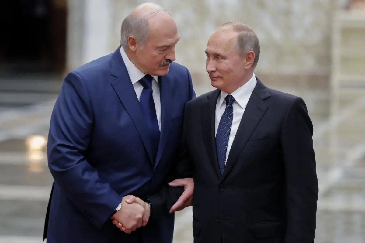 Moszkva szükség esetén kész segítséget nyújtani Lukasenkának