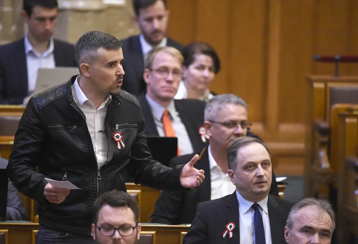 Jakab: "Fekete autó is fog jönni azokért, akik Orbánt bírálják?"