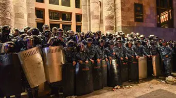 Kiújultak a tüntetések az örmény fővárosban a hegyi-karabahi fejlemények miatt