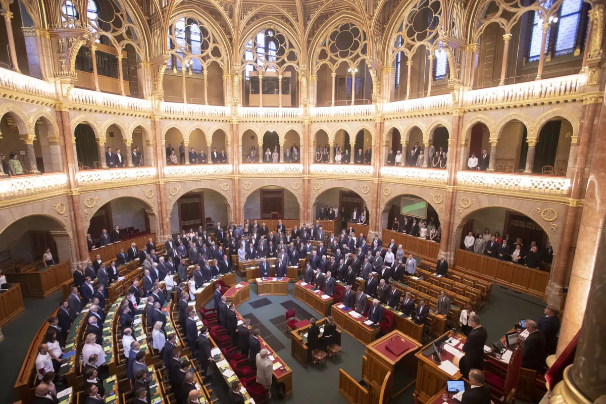 Szúrópróbaszerűen ellenőriztetné a képviselők droghasználatát a Jobbik