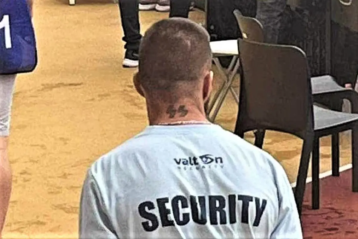 Kirúgták az SS-tetoválásos biztonsági őrt az atlétikai vb-ről