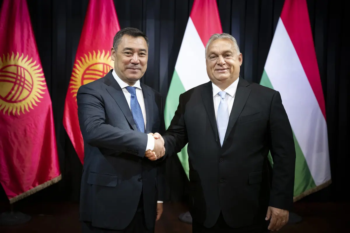 Keleti barátok: Orbán Viktor Kirgizisztán elnökét fogadta munkalátogatáson