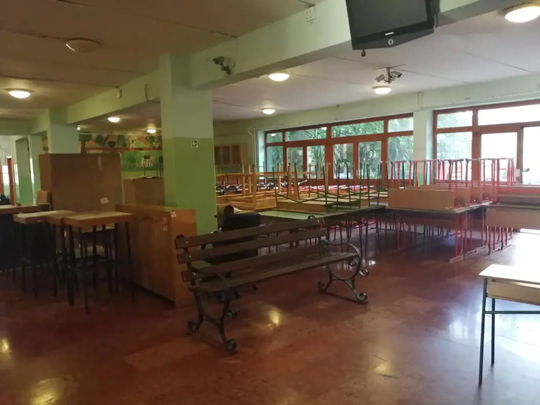 Egy szétvert iskola felújítása is leállt a fideszes letartóztatások közben