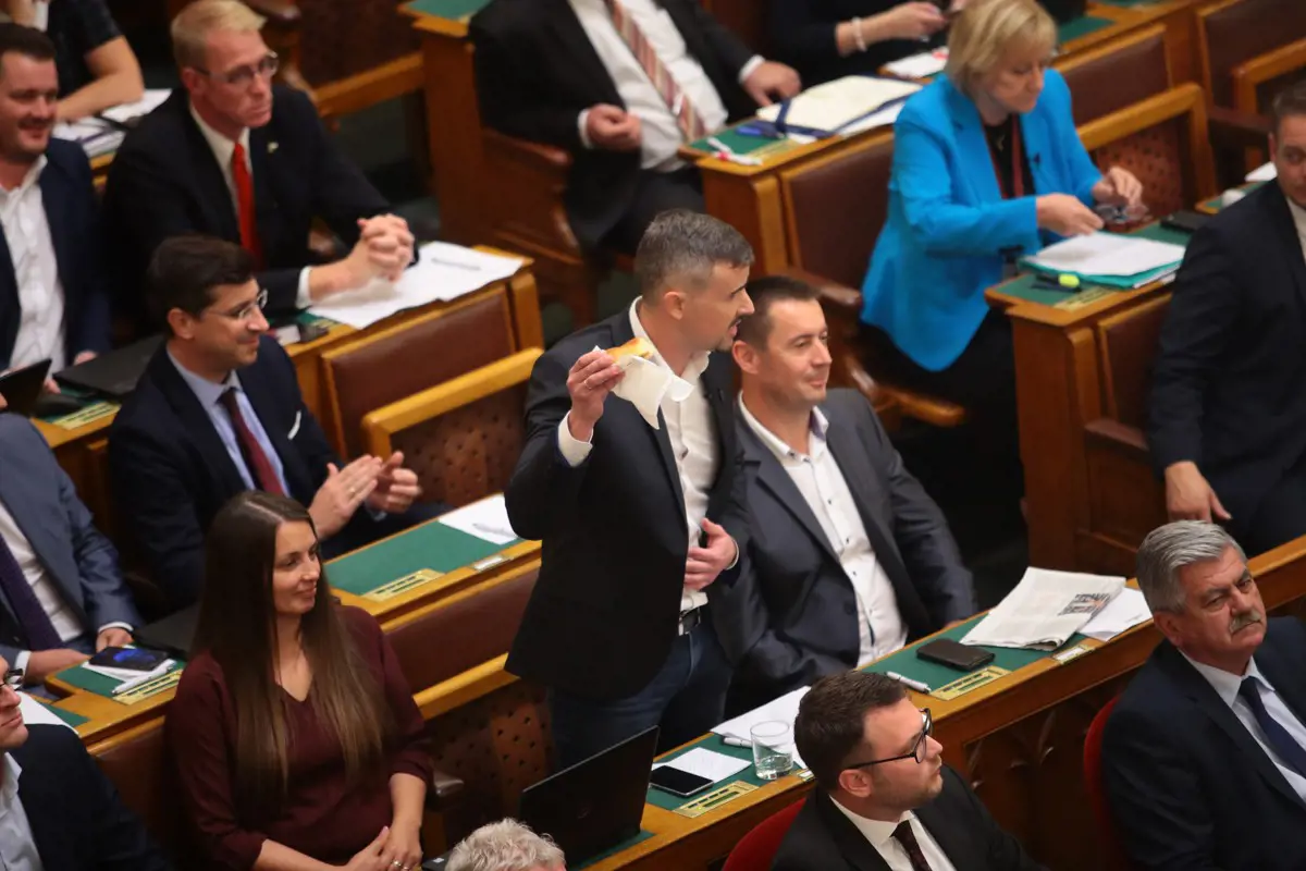 Orbán kapott egy buktát Jakabtól, és ész nélkül nyilasozni kezdett