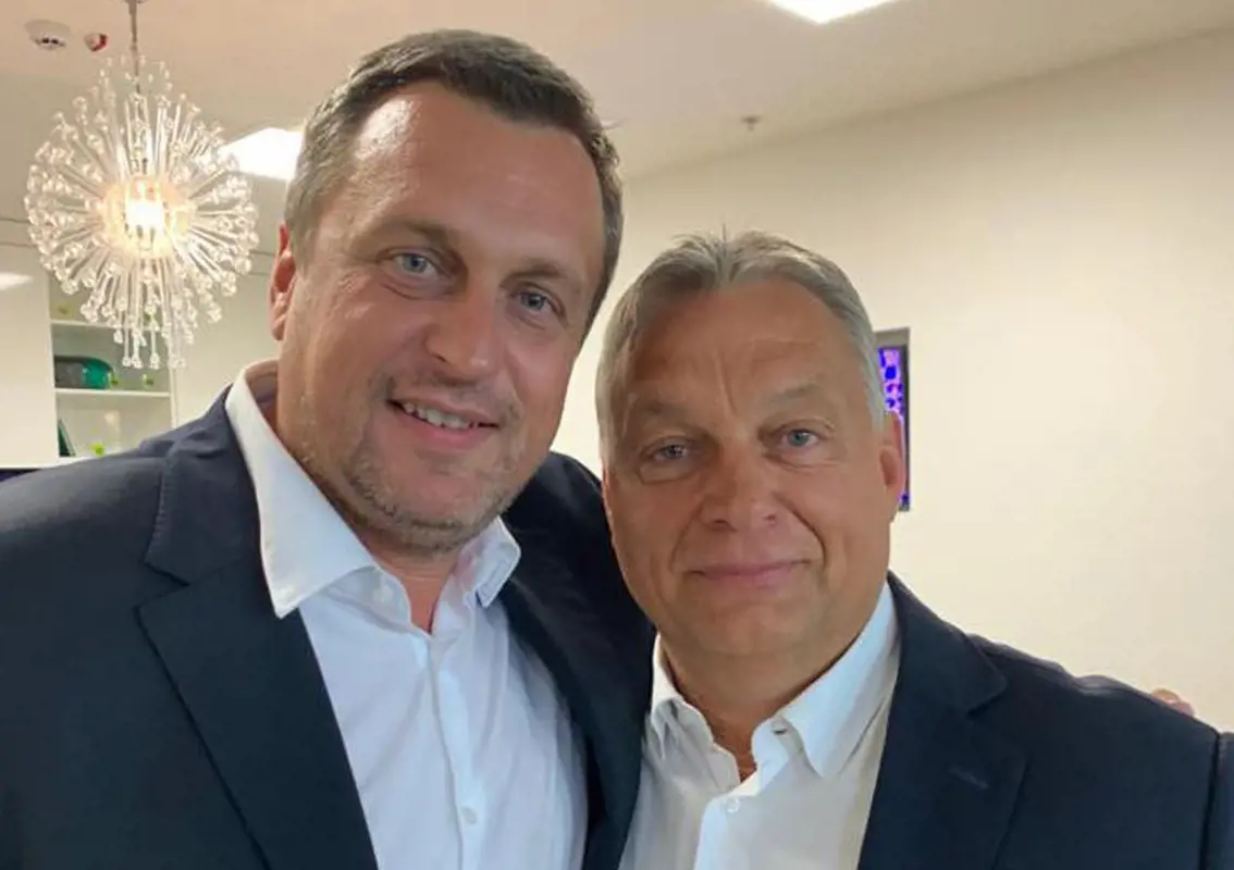 Orbán a himnuszbetiltó szlovák pártelnökkel pózolt