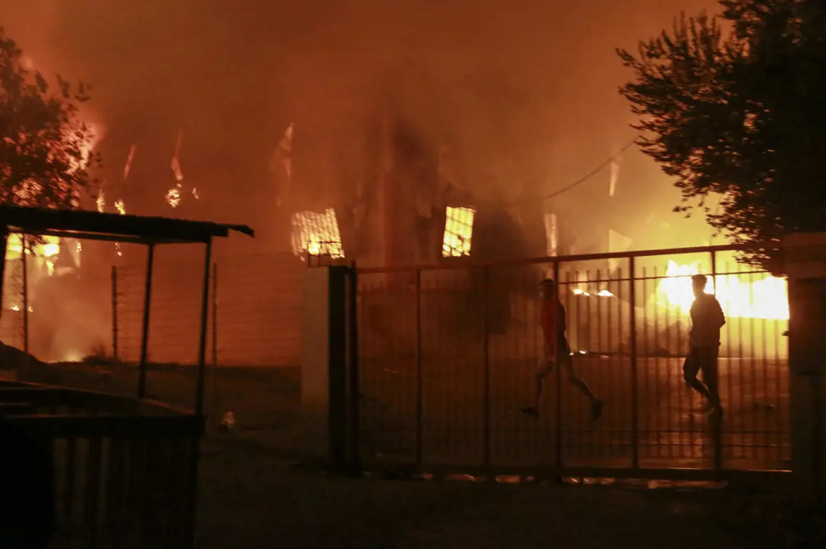 Hatalmas tűz ütött ki a Leszbosz szigetén lévő menekülttáborban
