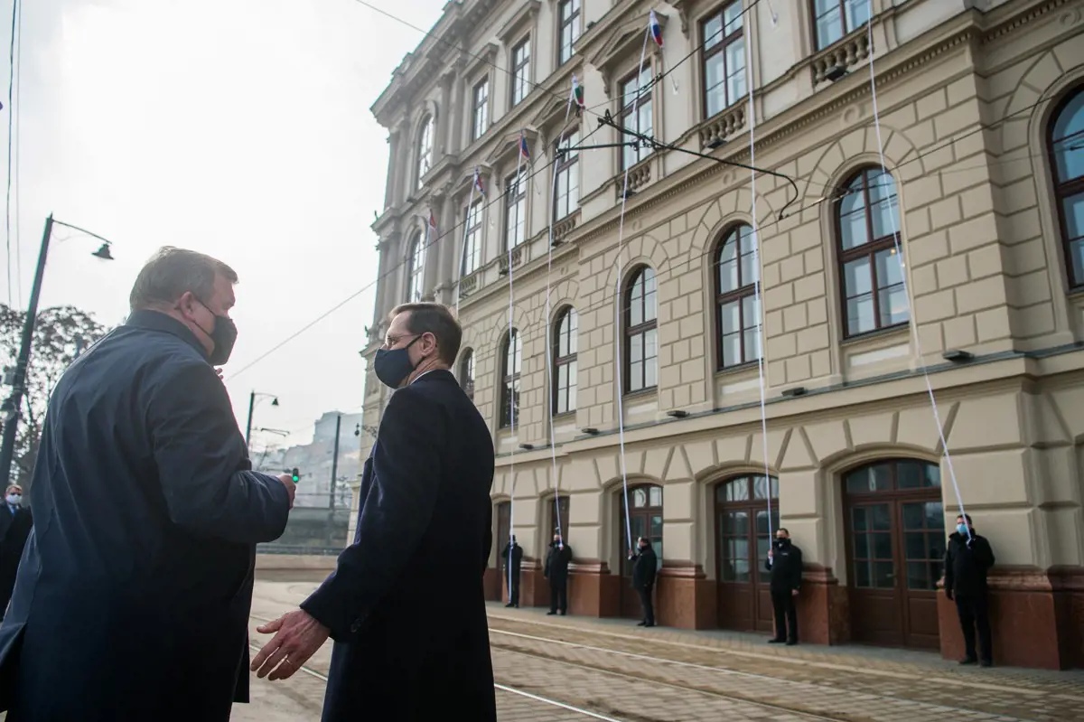Csehország és Románia is kilép a budapesti székhelyű orosz "kémbankból"