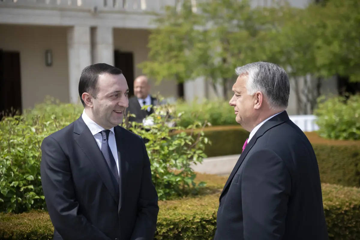 Orbán Viktor útnak indult, az első magyar-georgiai közös kormányülésen vesz részt