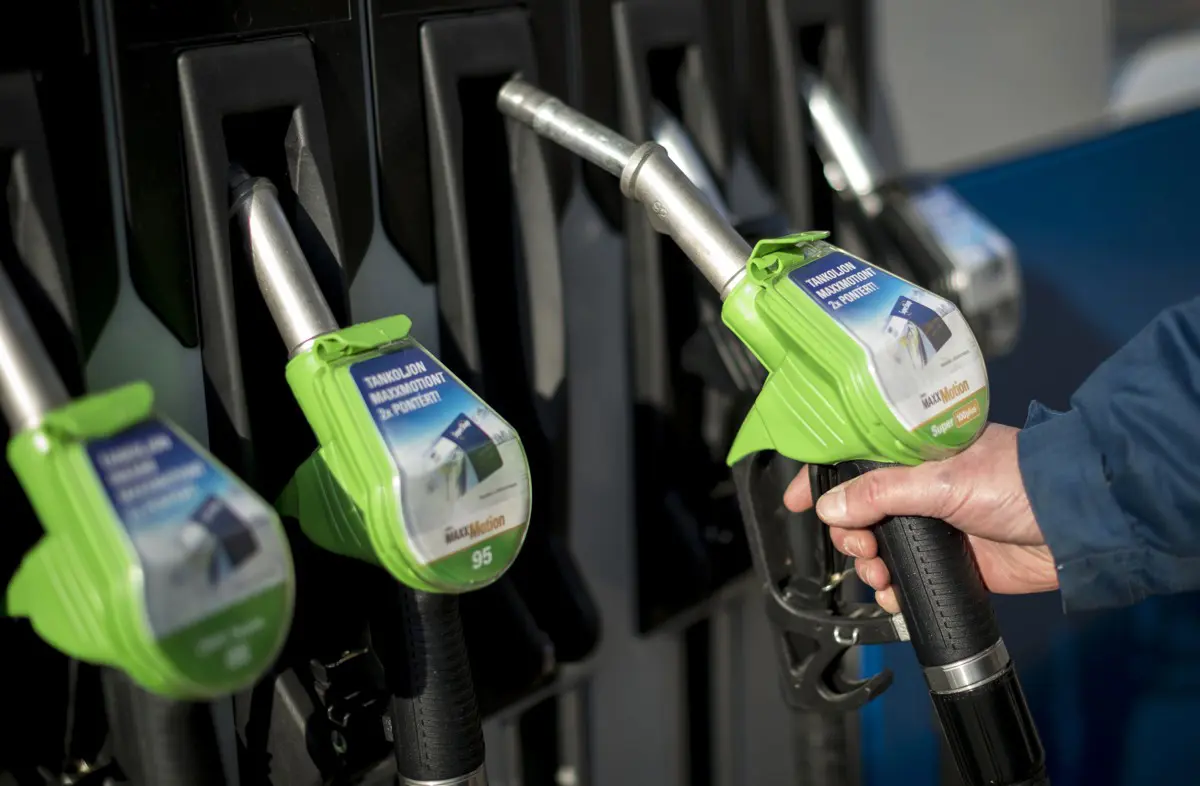 Drágulás: a héten 600 forint fölé emelkedik a benzin átlagára