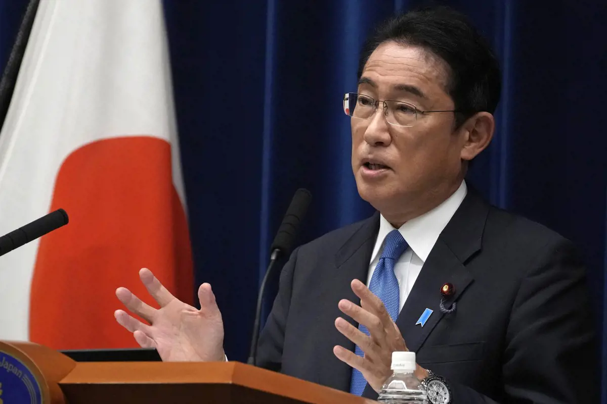 A japán miniszterelnök fűtőberendezéseket és hideg elleni védőfelszerelést ajánlott fel Ukrajnának