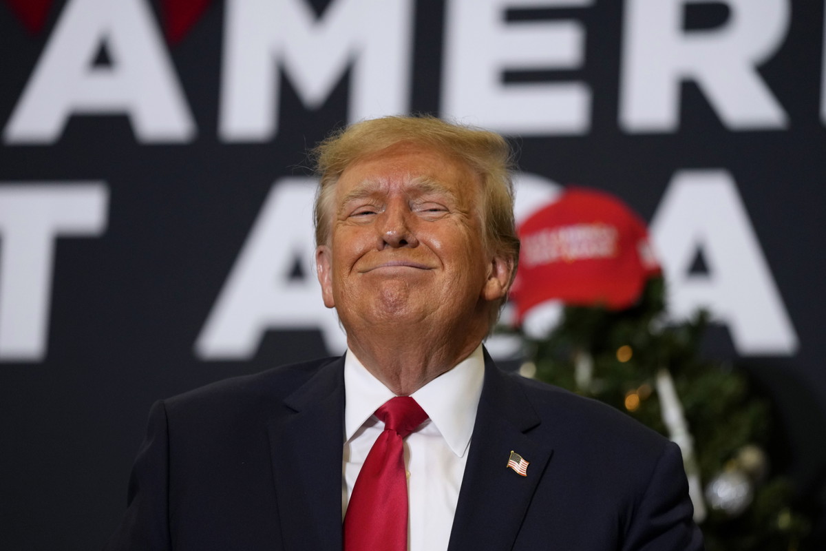 Biden szerint Trump feláldozná a demokráciát, de a volt elnök úgy véli, utódja fenyegeti azt