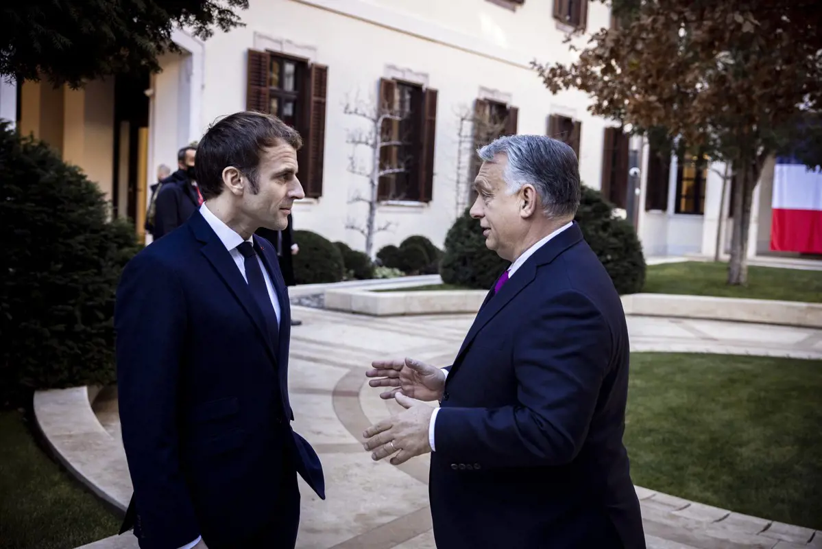 Macron: ez a különbség Franciaország és Magyarország között