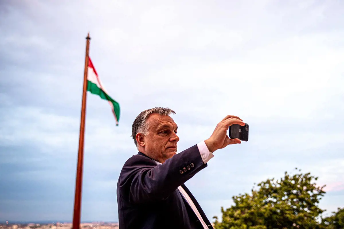Leváltották a 168 Óra főszerkesztőjét, mert fényképet közöltek Orbán fiatalkorú gyermekéről