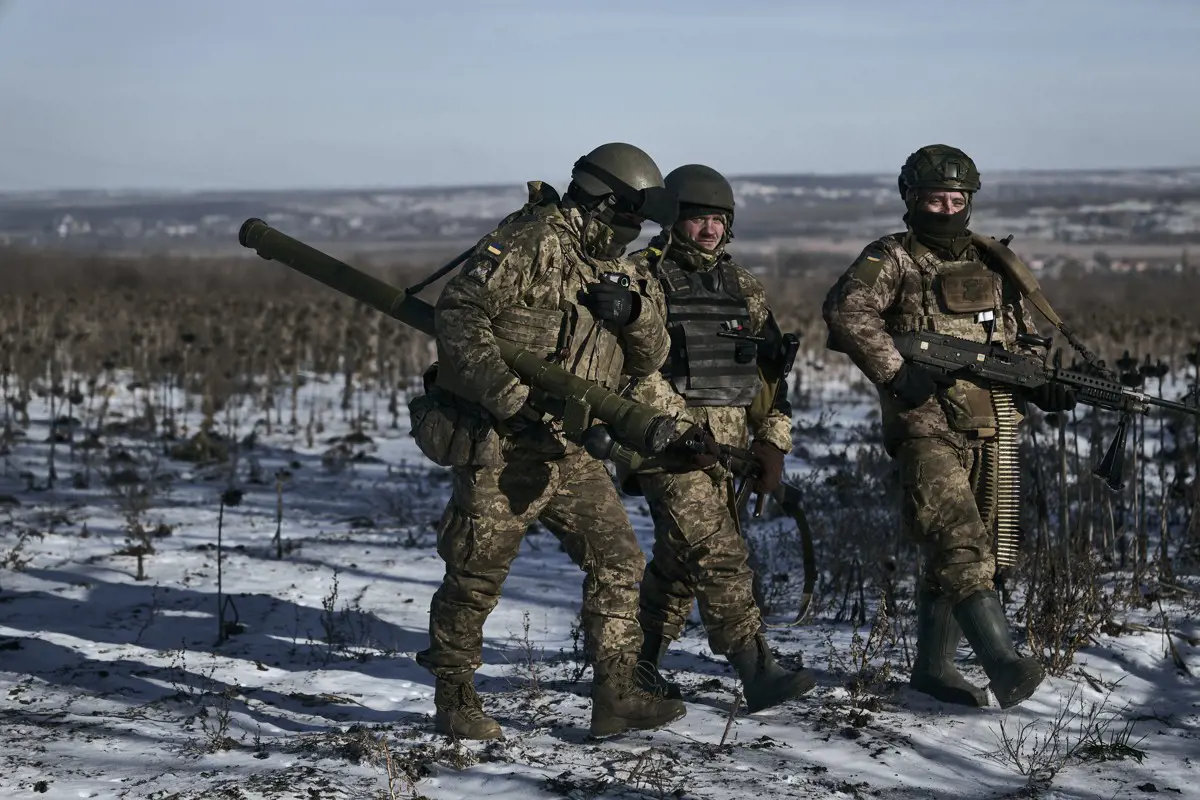 Kijev több mint 17 ezer katonát csoportosított a fehérorosz határ közelében