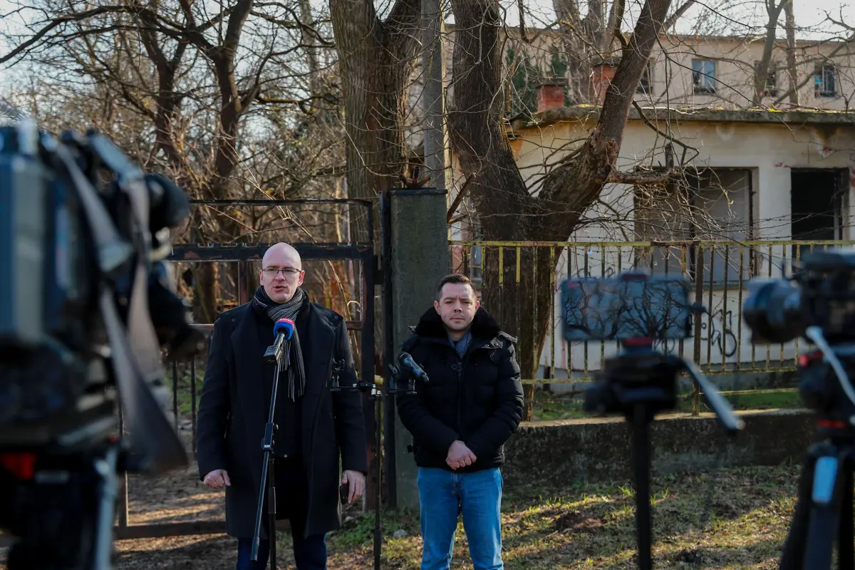 Jobbik: Laktanyákból bérlakásokat ahelyett, hogy az enyészetnek és a rohadásnak adják át őket!