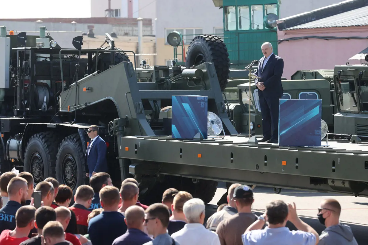 Harckészültségbe helyeztette a hadsereget Lukasenka