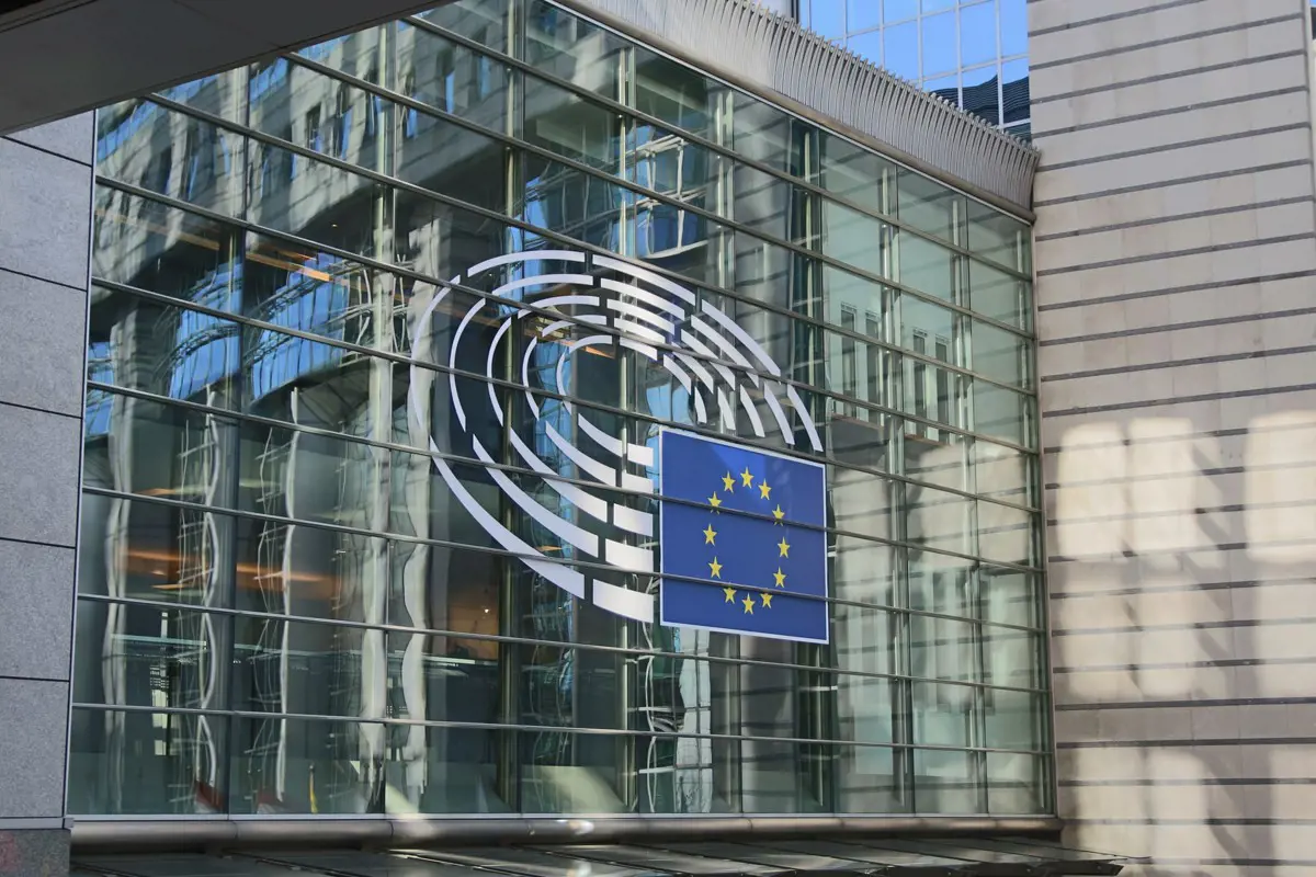 Az EP szerint minősített többséggel való döntéshozatalra kellene átállni, jelentősen megnehezedne a vétózás szankciós kérdésekben