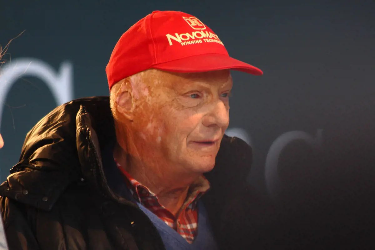 Szerdán, versenyruhában temetik el Niki Laudát