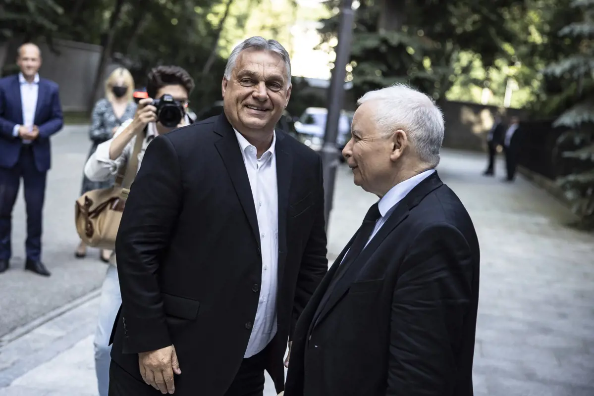 Kaczyński szerint Orbánnak szemorvoshoz kell fordulnia, ha nem látja, mi történt Bucsában