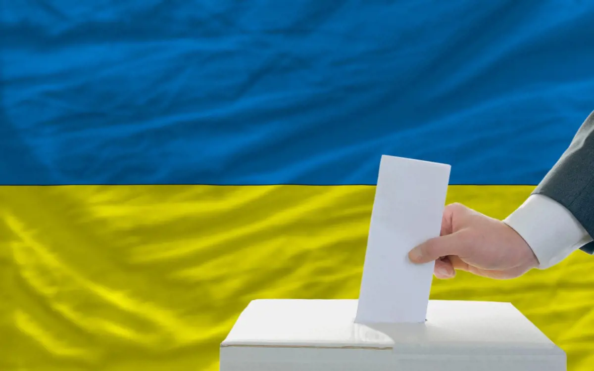 Előrehozott parlamenti választásokat tartanak Ukrajnában