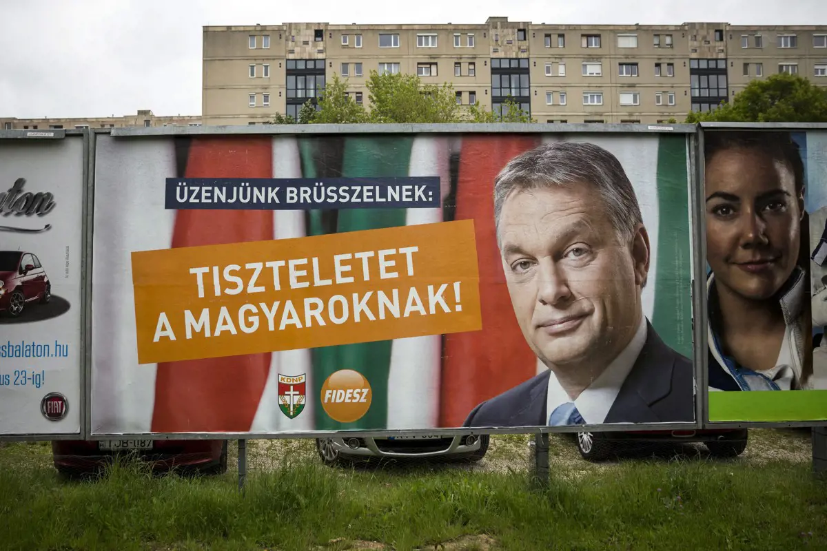 Mégsem előre: mintha Orbán Viktornak elővették volna az egyik 2014-es fotóját